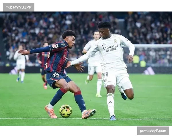 马德里举办业余足球赛事,比赛规则鼓励“三脚内完成转换”的进攻方式。 马德里举办业余足球赛事,比赛规则鼓励“三脚内完成转换”的进攻方式。